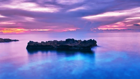 夕阳照射着大海的唯美景象电脑壁纸图片