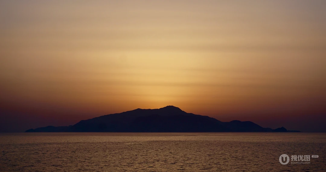 夕阳照射着大海的唯美景象电脑壁纸图片