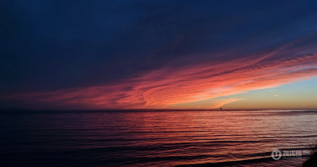 夕阳照射着大海的唯美景象电脑壁纸图片