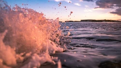 水天一色的大海，海水的唯美壁纸图片