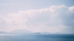 水天一色的大海，海水的唯美壁纸图片
