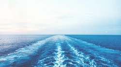 水天一色的大海，海水的唯美壁纸图片
