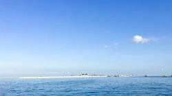 水天一色的大海，海水的唯美壁纸图片
