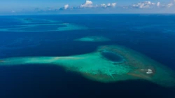 水天一色的大海，海水的唯美壁纸图片