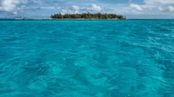 水天一色的大海，海水的唯美壁纸图片