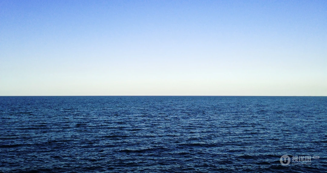 水天一色的大海，海水的唯美壁纸图片