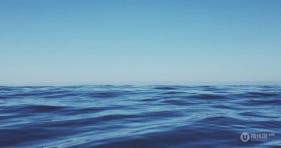 水天一色的大海，海水的唯美壁纸图片