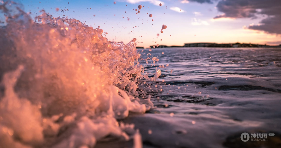 水天一色的大海，海水的唯美壁纸图片