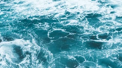 水天一色的大海，海水的唯美壁纸图片