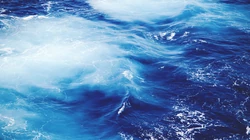 水天一色的大海，海水的唯美壁纸图片