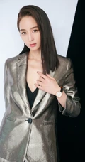 张钧甯修长秀发搭配银色西装套装酷美代言写真图片