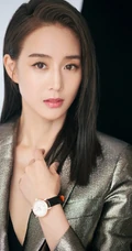 张钧甯修长秀发搭配银色西装套装酷美代言写真图片