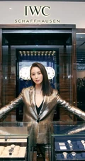 张钧甯修长秀发搭配银色西装套装酷美代言写真图片