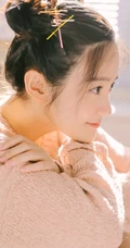 可爱少女汤梦佳双丸子头造型清新动人室内写真图片