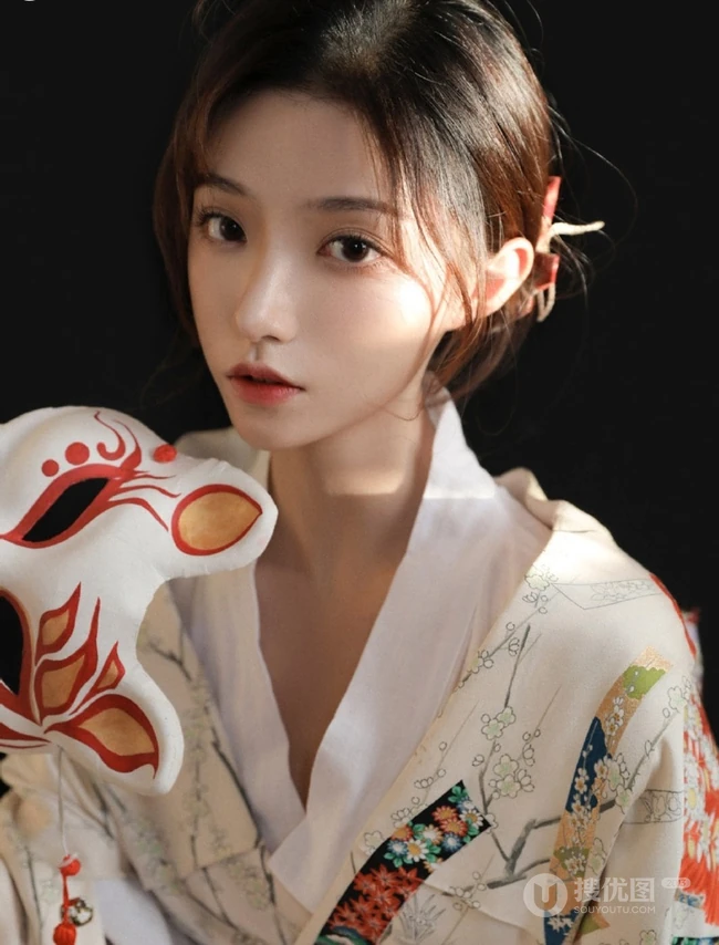 柔美动人和服少女手拿面具摄影写真图片