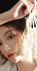 柔美动人和服少女手拿面具摄影写真图片