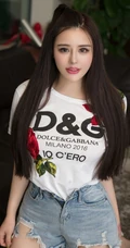 匀称型女生杨安娜气质紧身裙，裤写真图片，包裹不住的匀称身形