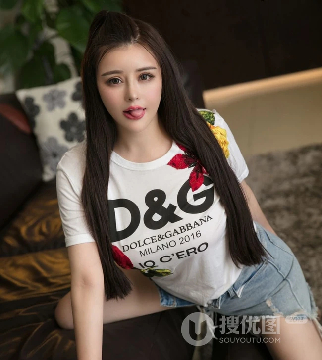 匀称型女生杨安娜气质紧身裙，裤写真图片，包裹不住的匀称身形