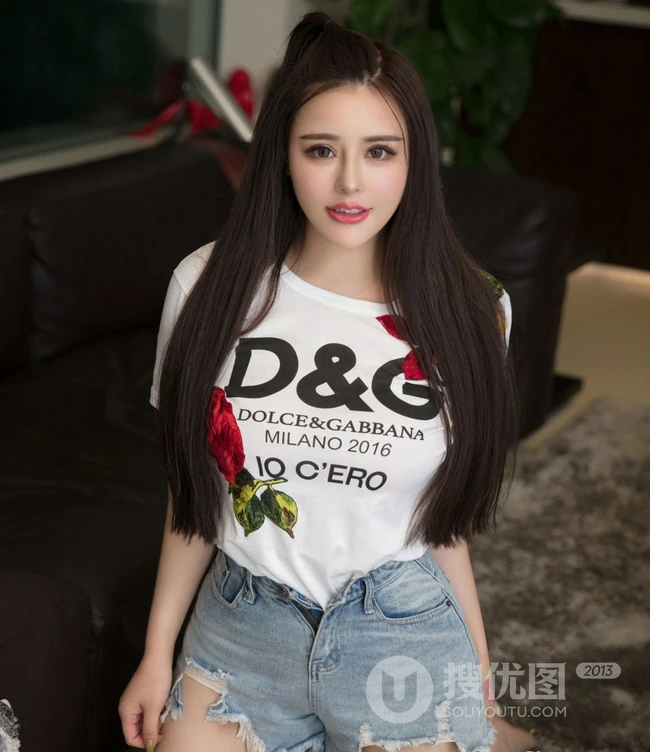 匀称型女生杨安娜气质紧身裙，裤写真图片，包裹不住的匀称身形