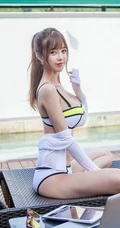 李秀彬健身房大秀匀称身形，细腰丰乳简直完美