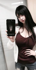 李秀彬健身房大秀匀称身形，细腰丰乳简直完美