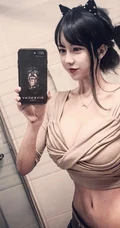 李秀彬健身房大秀匀称身形，细腰丰乳简直完美