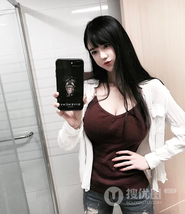 李秀彬健身房大秀匀称身形，细腰丰乳简直完美