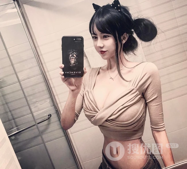 李秀彬健身房大秀匀称身形，细腰丰乳简直完美