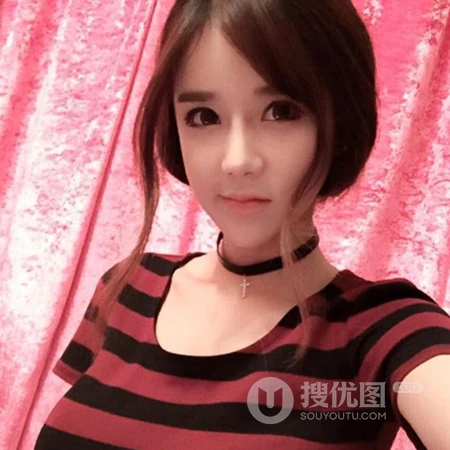 热门韩系主播李秀彬街拍大头像