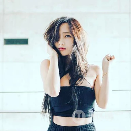 女生模特王真真生活照头像图片