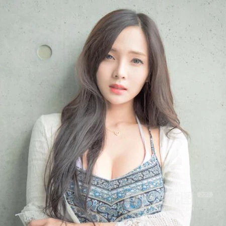女生模特王真真生活照头像图片