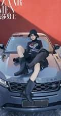 周冬雨时尚酷美豪放《BAZAAR》杂志封面写真大片
