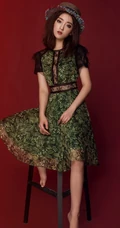 罗予彤时尚摩登造型写真，演绎多套服饰气质动人