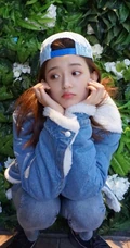 罗予彤牛仔服套装萌美可爱街拍写真图片