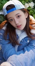 罗予彤牛仔服套装萌美可爱街拍写真图片