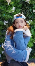 罗予彤牛仔服套装萌美可爱街拍写真图片