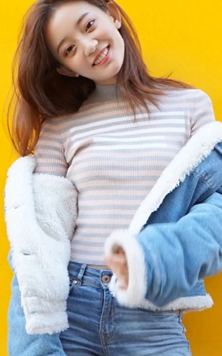 罗予彤牛仔服套装萌美可爱街拍写真图片