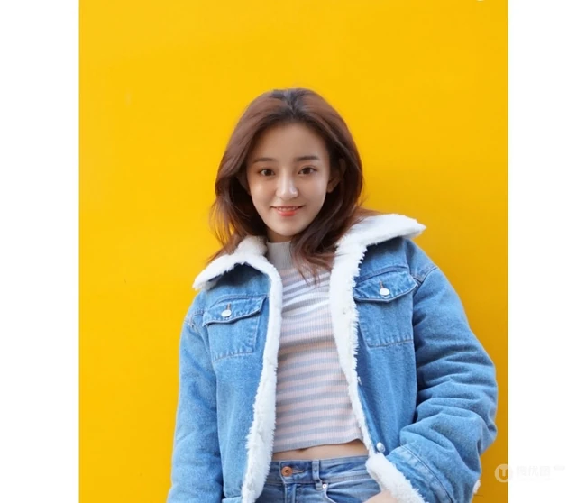 罗予彤牛仔服套装萌美可爱街拍写真图片