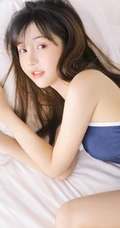 微风不噪，阳光正好，浅粉死库水泳装少女室内写真图片