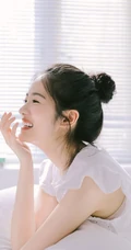 汤梦佳白色梦幻室内写真图片，丸子头造型可爱甜美