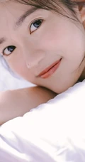 汤梦佳白色梦幻室内写真图片，丸子头造型可爱甜美