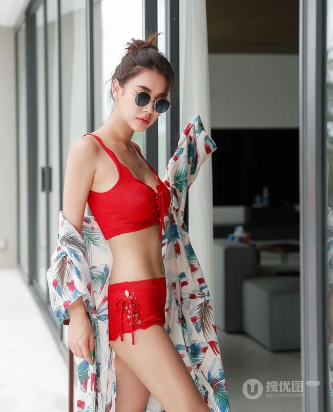 泳装气质女生朴多贤气质红色肩带泳装show