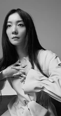 女明星齐溪慵懒素颜风格室内黑白写真图片