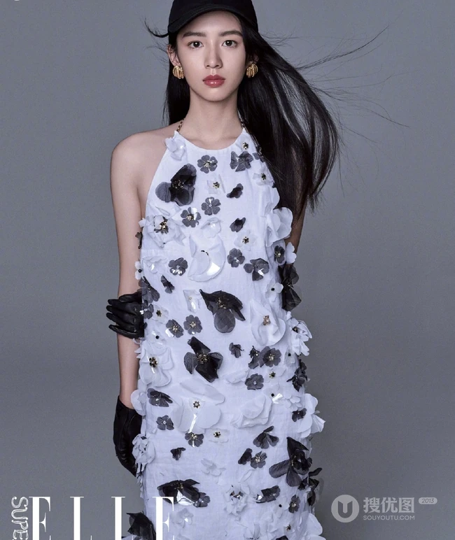 周也时尚摩登造型登《ELLE》杂志黑白写真个性大片