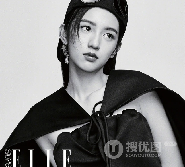 周也时尚摩登造型登《ELLE》杂志黑白写真个性大片
