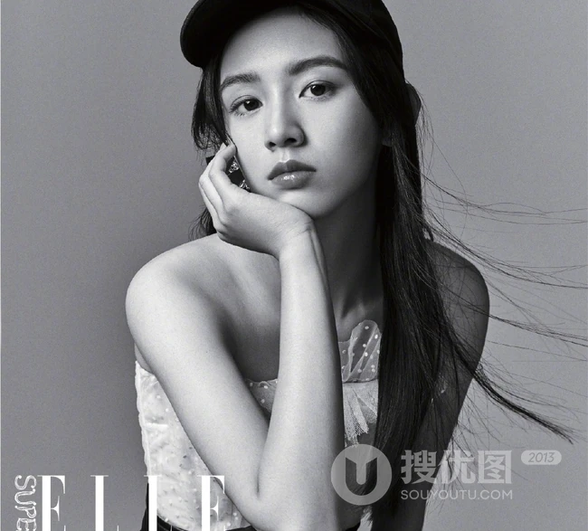 周也时尚摩登造型登《ELLE》杂志黑白写真个性大片