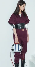 陈都灵时尚摩登动人写真，多样服饰诠释都市丽人风采