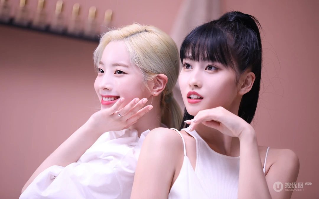 韩国娱乐女子团体Twice写真壁纸