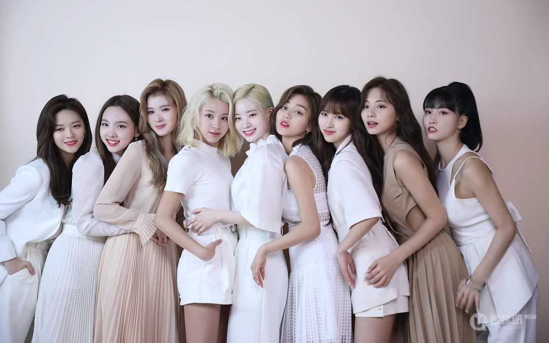 韩国娱乐女子团体Twice写真壁纸