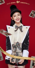 女明星章若楠圣诞节写真，开心化身天使圣诞麋鹿陪你过圣诞